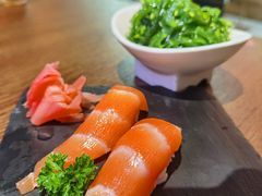 三文鱼手握-龙神·炭烧酒场深夜食堂(新街口店)