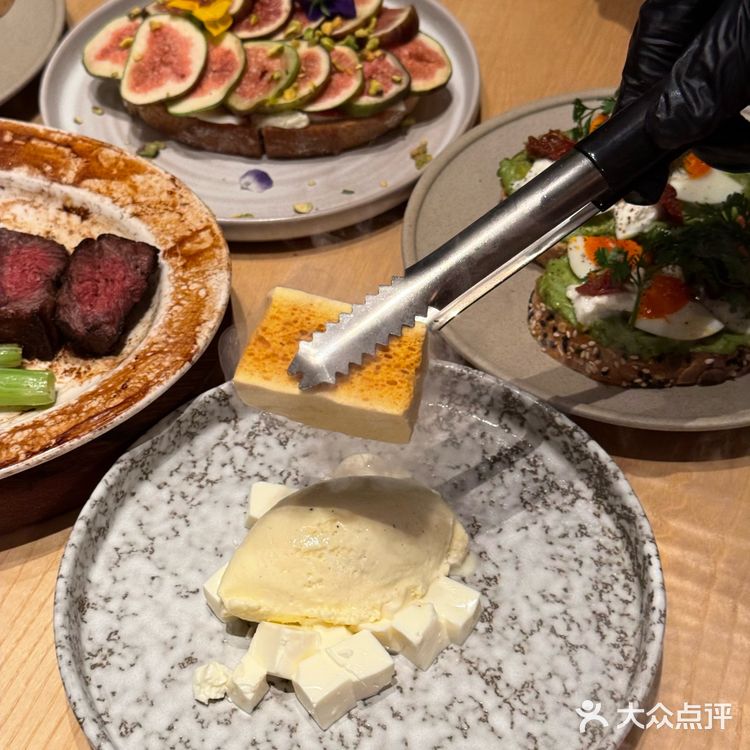 长沙女朋友带我见世面了！新开的漂亮饭！