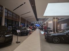 -上海宝信宝马4S店