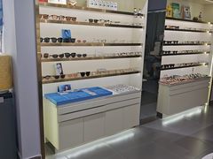 -视野联行眼镜•蔡司•依视路(温江店)