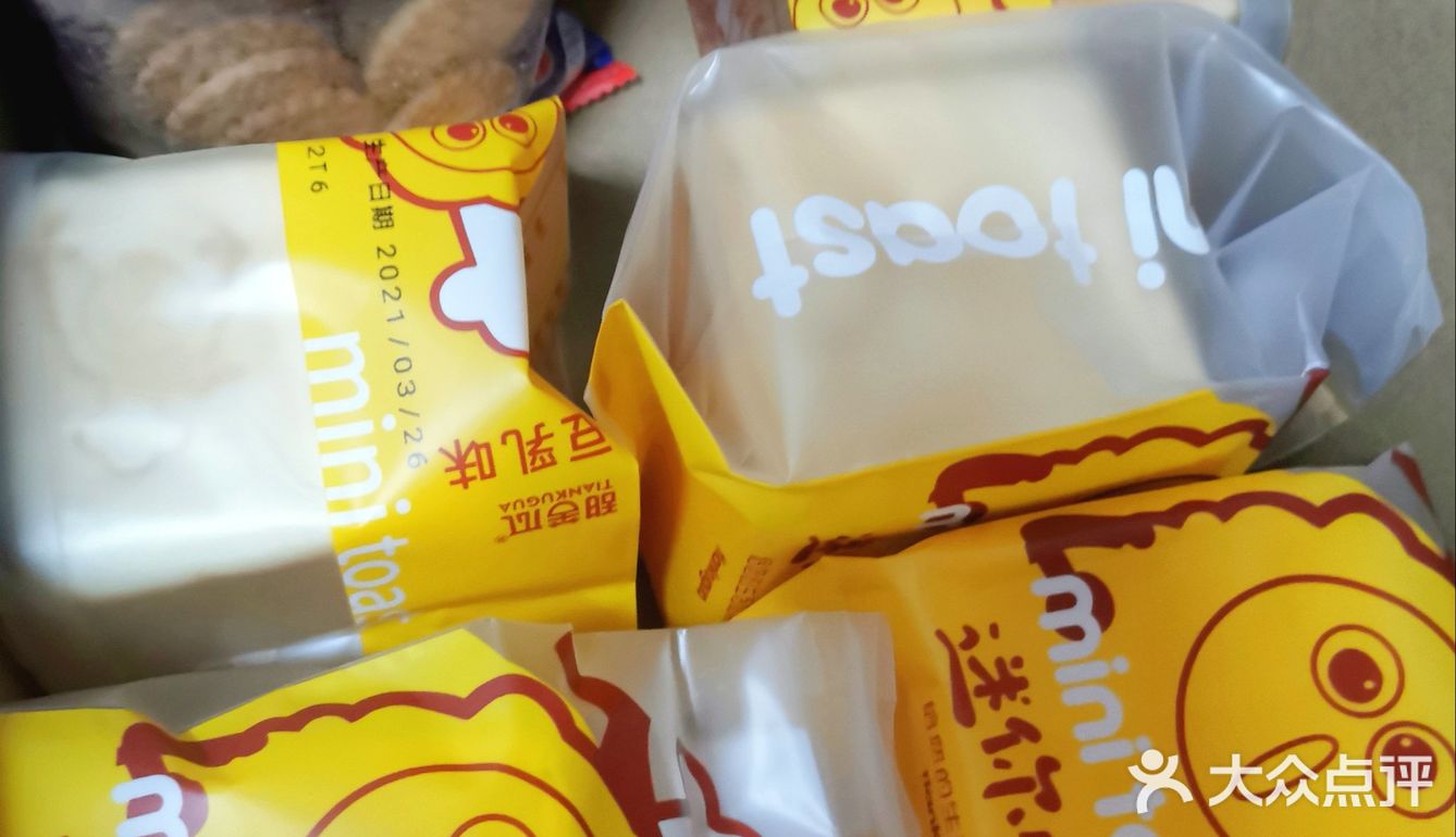 快别吃了，你咋还往嘴里炫呢？