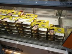 面包甜点陈列柜-周黑鸭(天津西青区中北永旺店)