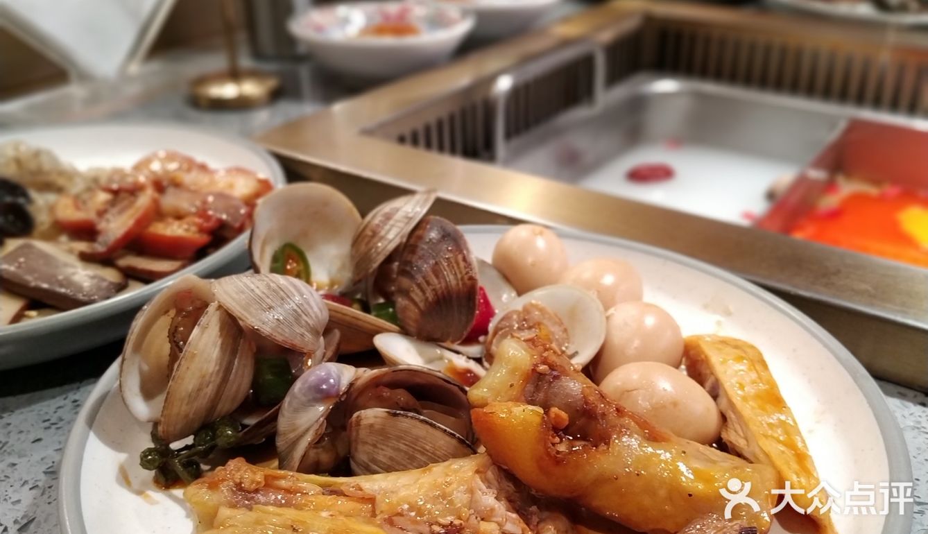 这家欢乐牧场自助餐厅位于金谊广场商场4楼