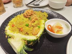 菠萝海鲜炒饭-美奈小馆·越南料理(中航城君尚购物中心店)