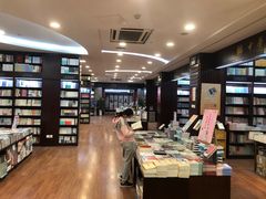 -新华书店(泉城路店)
