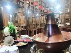 -果松木炭酸菜铜火锅·外婆参鸡汤