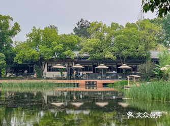 没有人会拒绝在东湖湖畔感受庭院美学，品宋韵雅