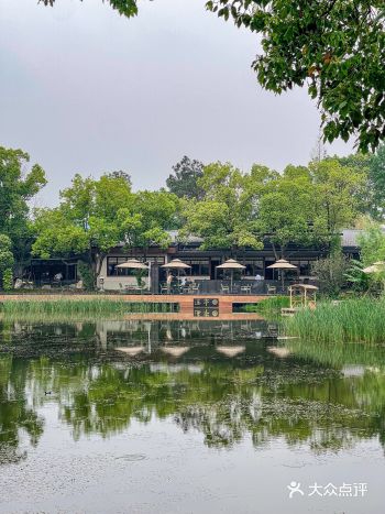 没有人会拒绝在东湖湖畔感受庭院美学，品宋韵雅