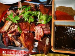 大漠烤羊排-塔里木新疆饭店(新北万达店)