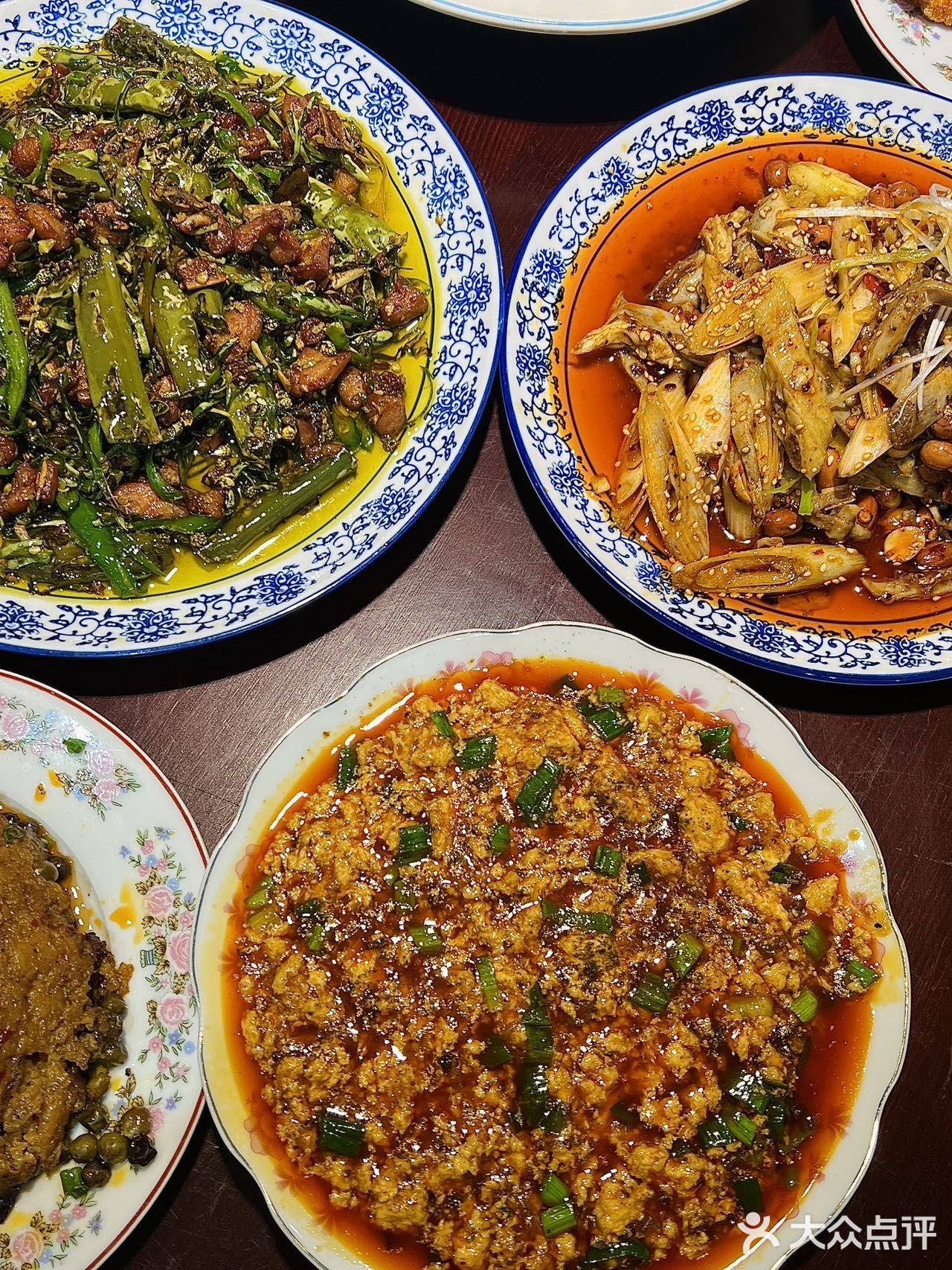 人均三十的川菜馆子，他真的我哭死[流泪]