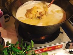 -鲜入围煮花胶鸡海鲜火锅