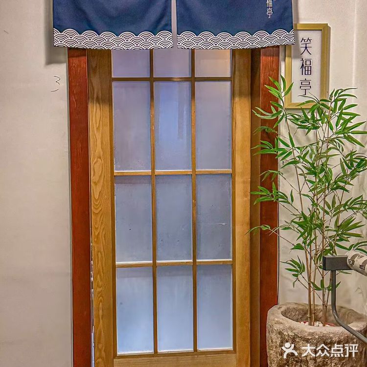 本地人私藏这家可以看解放碑跨年的料理小馆