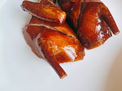 玻璃皮润烧乳鸽-北京厨房(西安SKP店)
