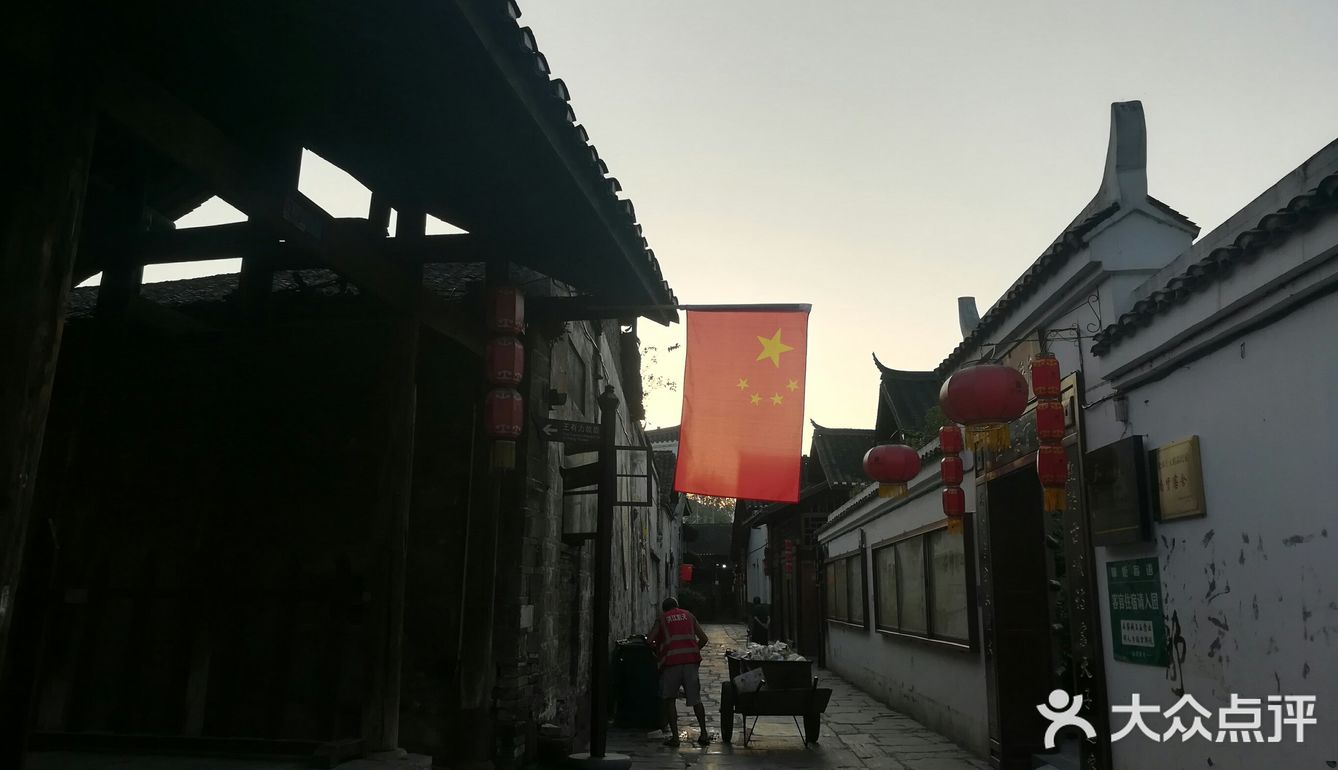 一座城，一城回忆。一座城，因为亲人朋友才更加美好