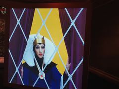 -Nathalie Djurberg与Hans Berg“牛皮纸包裹的月亮”-Prada荣宅当季展览
