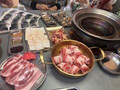 -围炉肉舍•炭烤活鳗•丹东海鲜烤肉(步行街店)