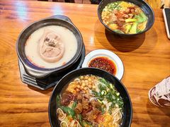 -爆炸头阿姨小四川正宗川味小吃(无任何分店)