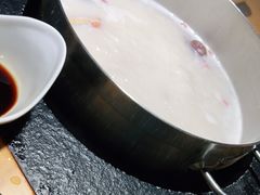 -洪氏嗨捞·广东猪肚鸡·椰子鸡火锅(西咸万象城店)