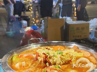 夜宵来一碗路边摊泡面也太治愈了吧