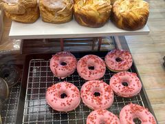 草莓甜甜圈-多乐之日(田林东路店)