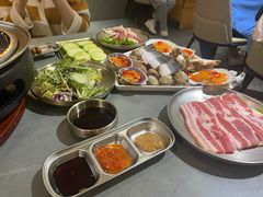 -围炉肉舍•炭烤活鳗•丹东海鲜烤肉(步行街店)