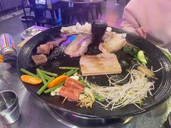 -豚豚家돈돈가韩国锅盖烤肉(新北万达店)