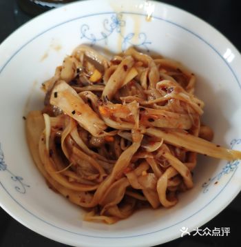 天气慢慢热了，码住这盘☞冷吃杏鲍菇☜酸辣香甜，超级过瘾