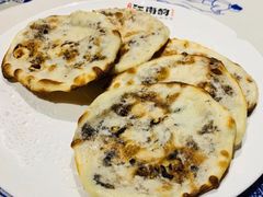 梅菜干烧饼-江南韵·无锡太湖文化体验餐厅(凤凰天街店)