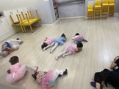 -爱威盛亲子俱乐部·纽约国际早托中心