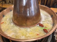 -果松木炭酸菜铜火锅·外婆参鸡汤