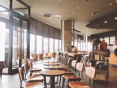 等位区-星巴克(潍坊泰华广场店)