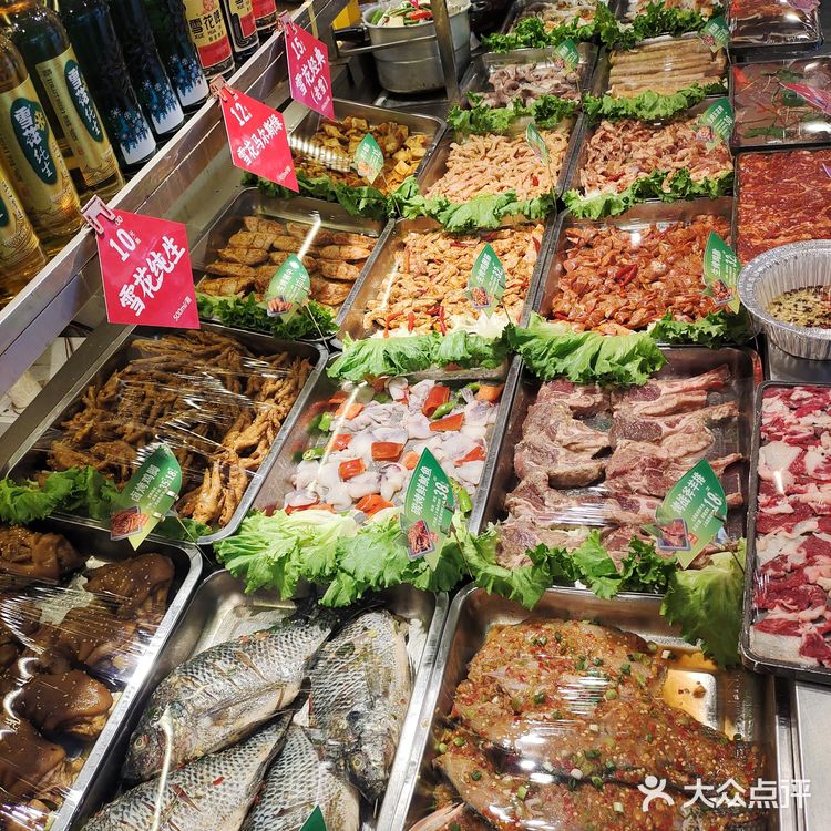 服务员推荐了他们家招牌菜，蒜香牛肉，鲜嫩，味道浓郁很香