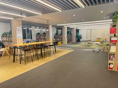 -漕河泾街道图书馆(漕河泾社区文化活动中心店)