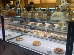 面包甜点陈列柜-丽都DELICATESSEN熟食店