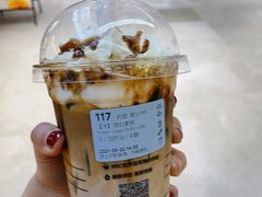 -瑞幸咖啡(岳家嘴地铁站店)