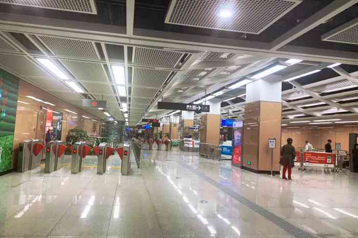 厦门北站地铁站-"厦门北地铁站在疫情期间架设了自动红外线测.
