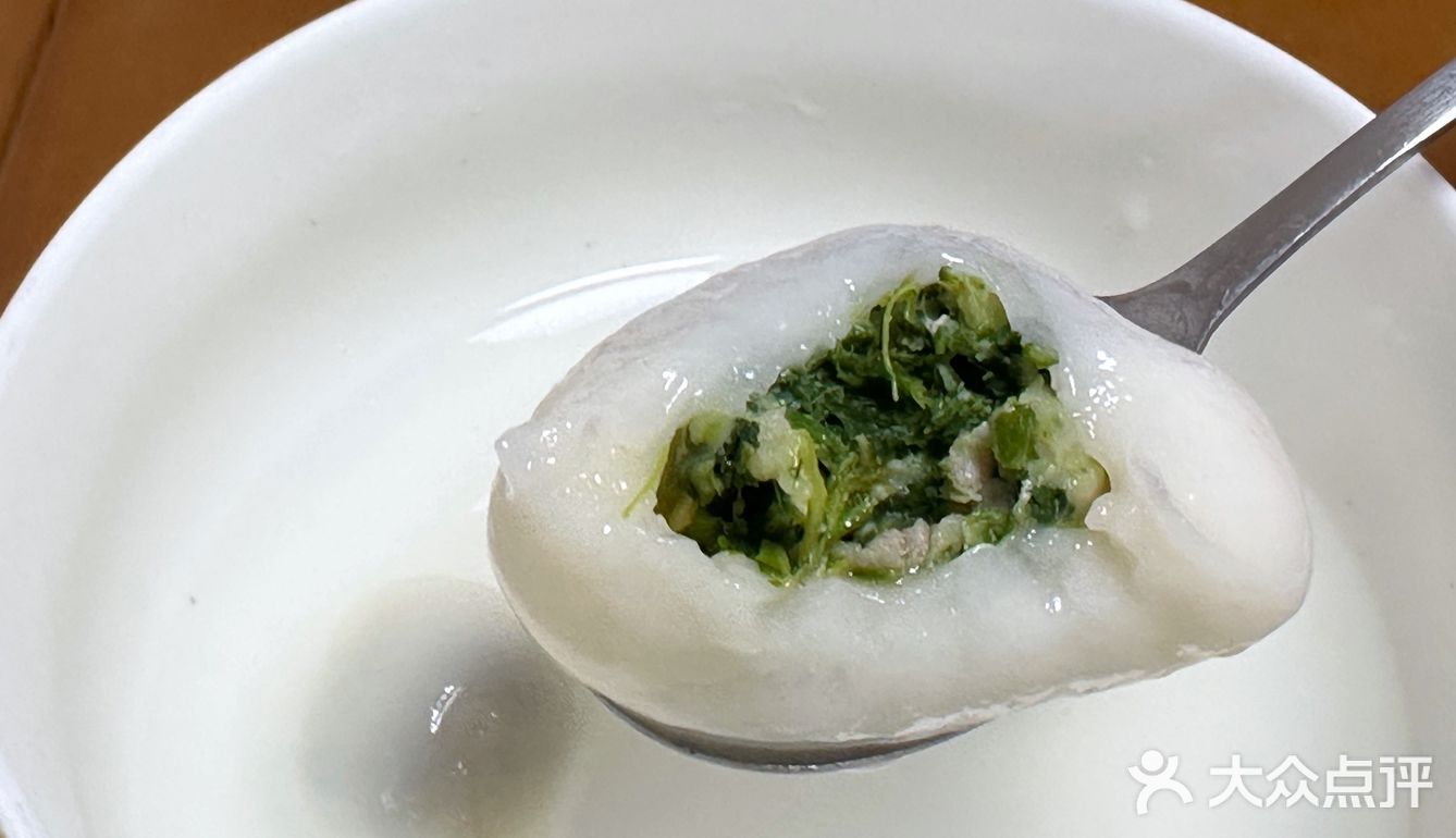 芝麻汤圆是一如既往的好吃，有猪油香；乔家栅是意外惊喜