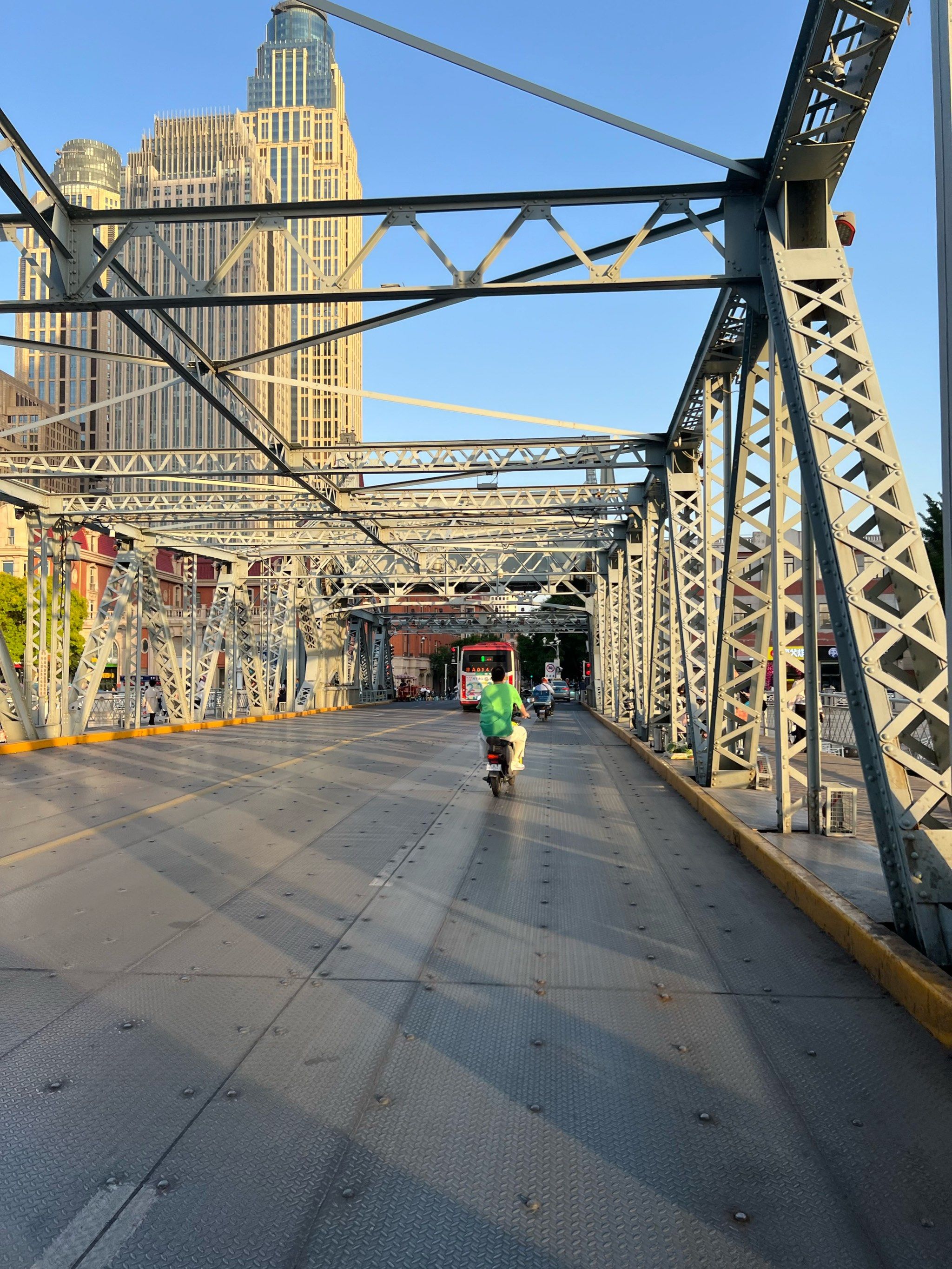 看看世纪钟,走走解放桥,感受津门的浪漫.不如见一面,哪怕是一眼