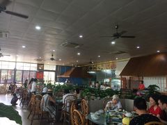 大堂-东江湖游水三文鱼美食城