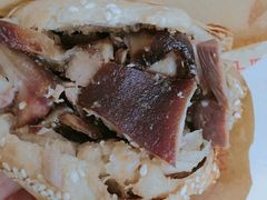 烧饼夹肘子-洪峰浩老北京烧饼夹肉(角门路店)