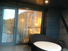 -上海滴水湖皇冠假日酒店