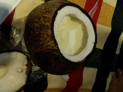 -志龙皇冠吃货椰子铺