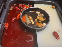 -老牌坊云南鱼豆花火锅(爱建店)