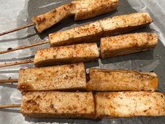 -何妹湿辣牛肉·粤式烧烤砂煲(桂雅路店)