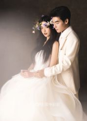 -雪中彩影婚纱摄影·微光艺术中心