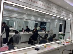 -镁连社·美联社