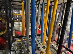 -嗨翻Hi-Fun竞技主题乐园·蹦床亲子生日轰趴(国光1937店)