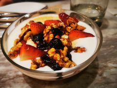 野莓核桃蜂蜜希腊酸奶-The Rug Cafe(王府中环店)