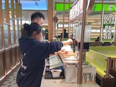 -洪氏嗨捞·广东猪肚鸡·椰子鸡火锅(西咸万象城店)