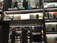 -钟书阁(群光广场店)